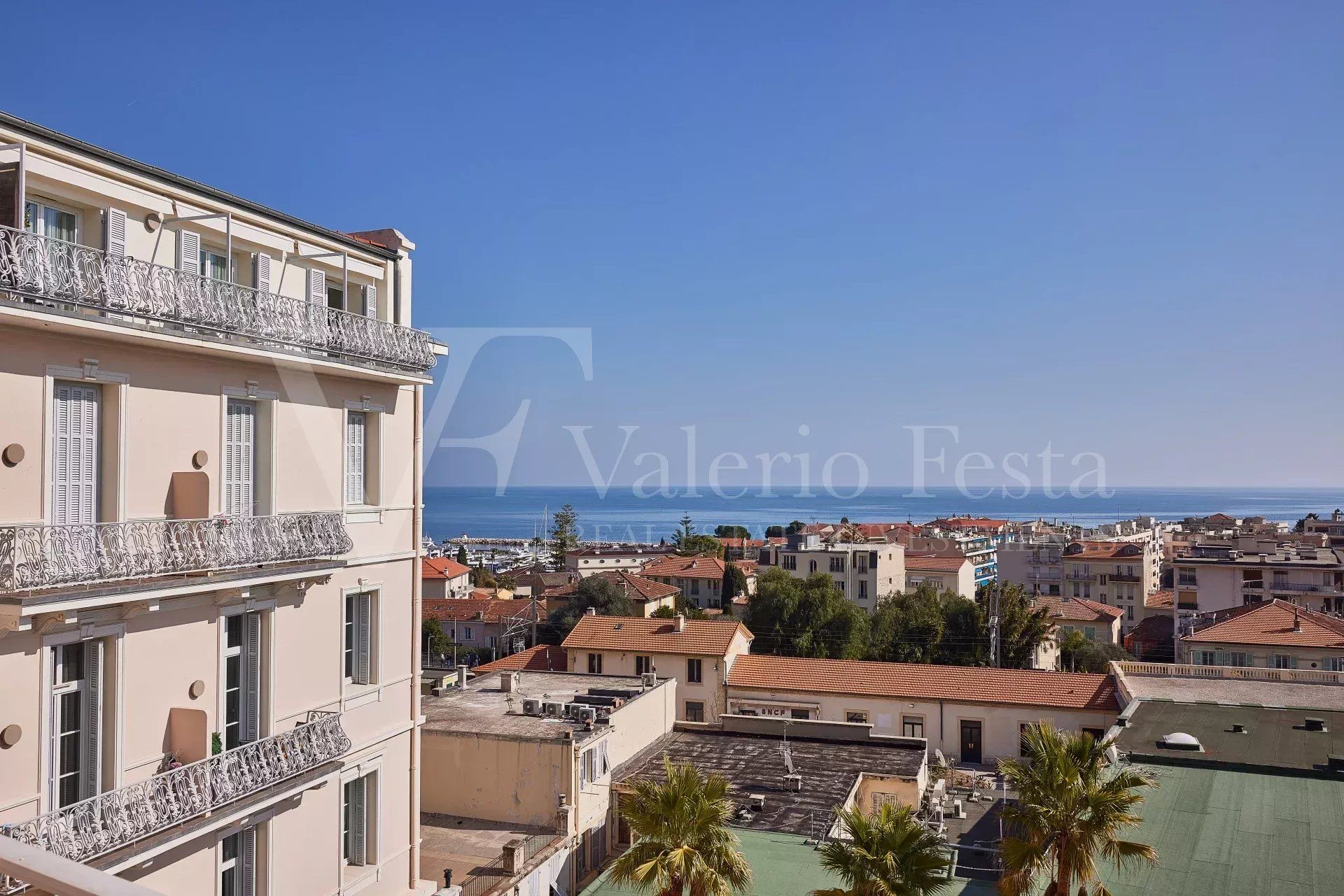 Sale Apartment 4&nbsp;rooms 105.64&nbsp;m² Beaulieu-sur-Mer