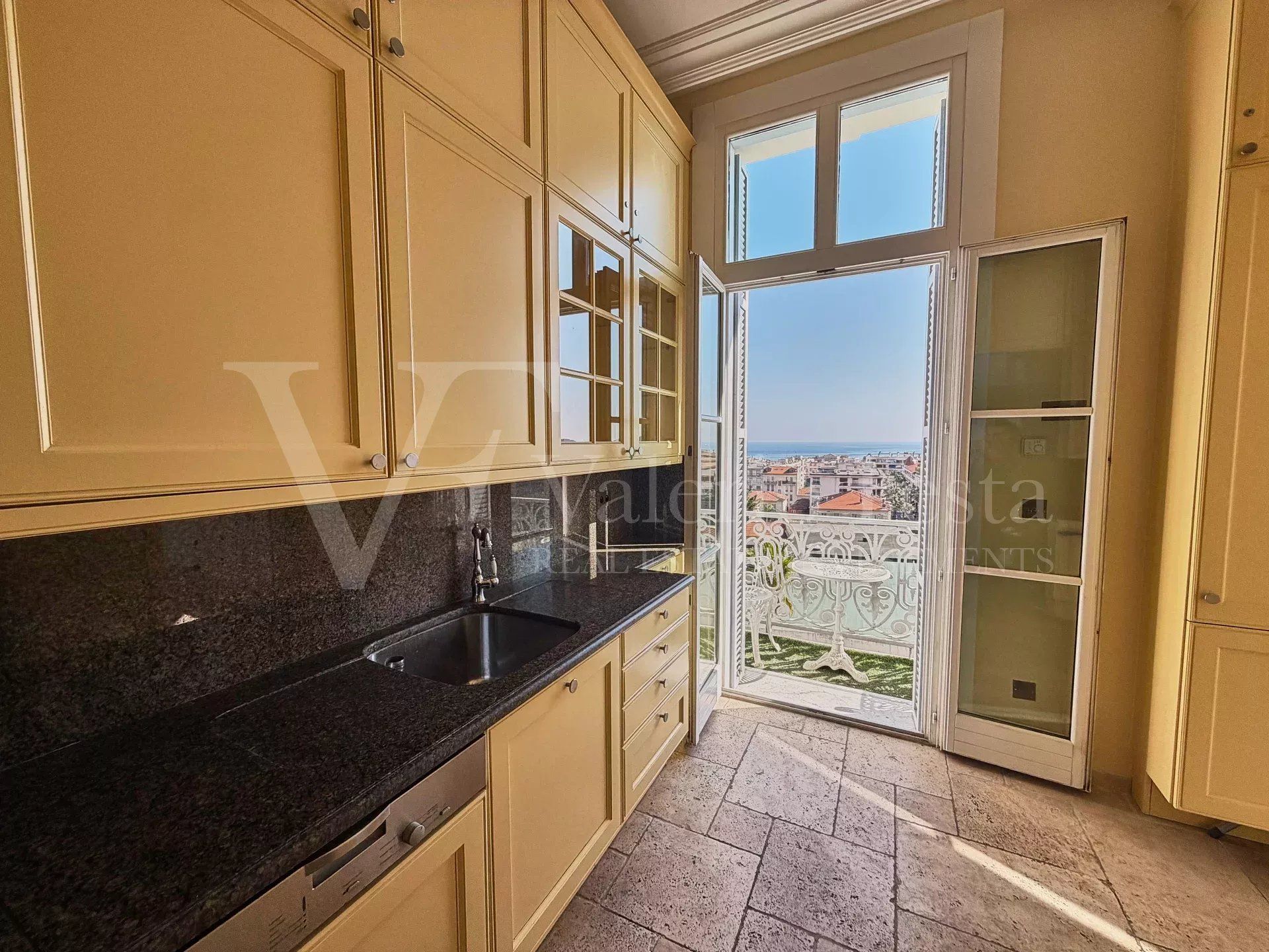 Sale Apartment 4&nbsp;rooms 105.64&nbsp;m² Beaulieu-sur-Mer