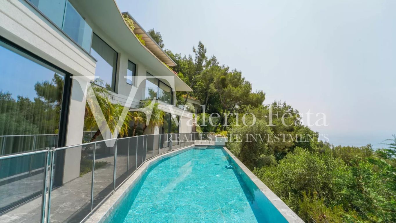 villa 8 rooms for sale on Roquebrune-Cap-Martin (06190) - See details