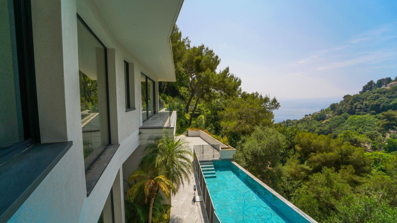 villa 8 rooms for sale on ROQUEBRUNE CAP MARTIN (06190) - See details