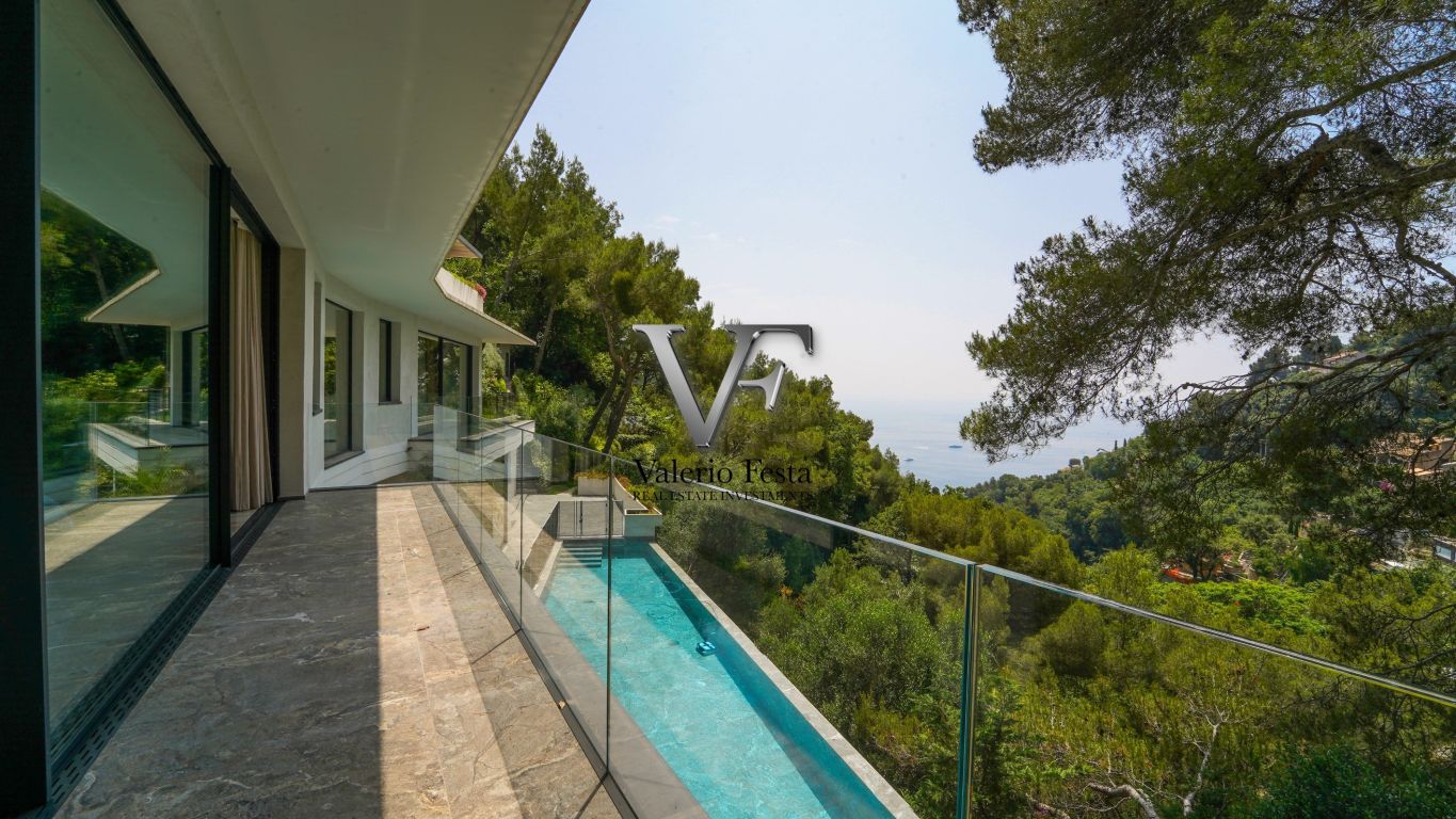 Sale Villa 8 rooms 315 m² Roquebrune-Cap-Martin