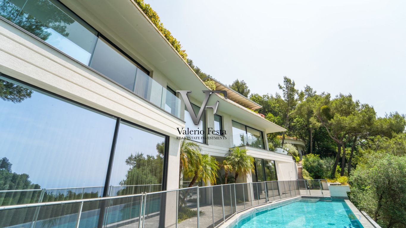 Sale Villa 8 rooms 315 m² Roquebrune-Cap-Martin