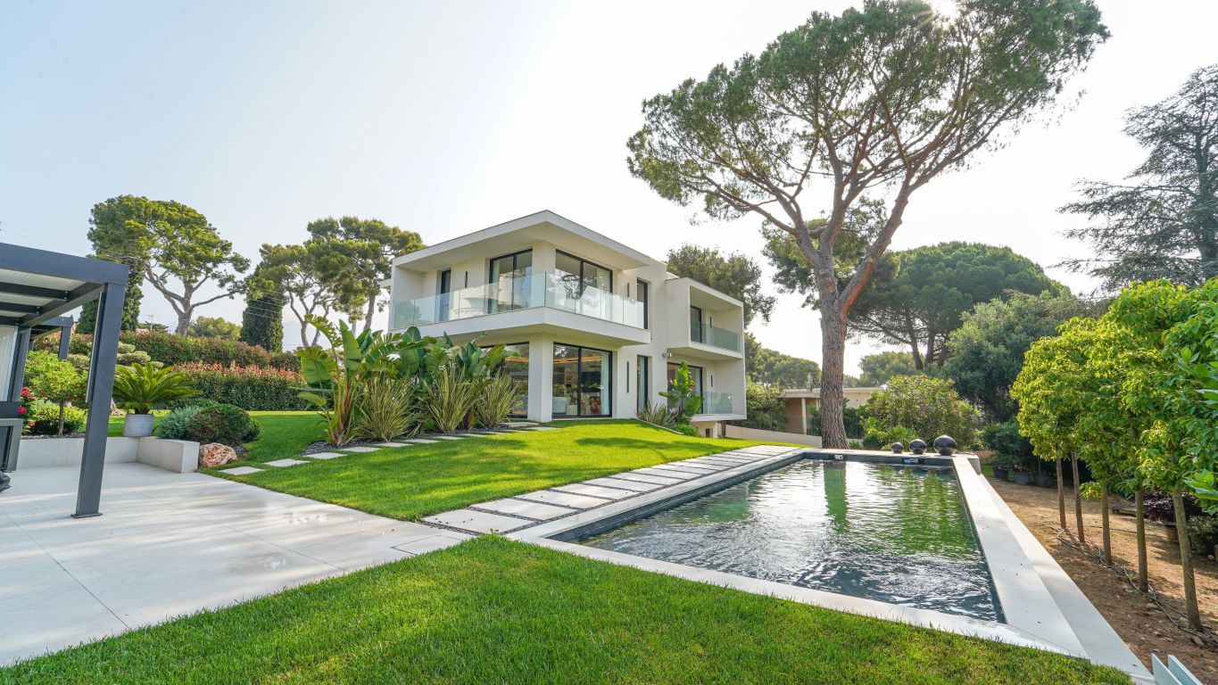villa 6 rooms for sale on ROQUEBRUNE CAP MARTIN (06190) - See details